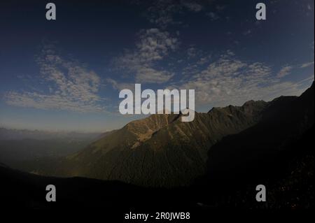 Vista dalla cima di Gitsch a Gaisjoch, Monti Pfunderer, Alto Adige, Italia Foto Stock