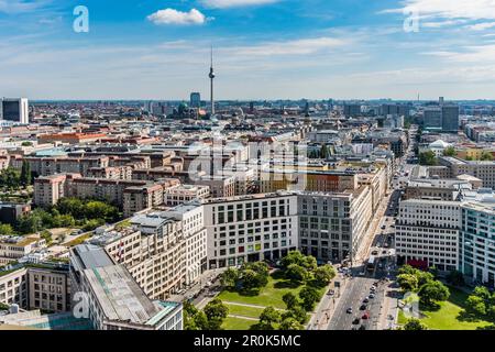 Vista dalla Potsdamer Platz e Leipziger Strasse e la Torre della TV in background, Berlino, Germania Foto Stock