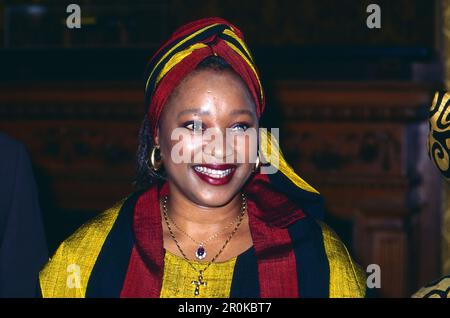 Nobutho Zindziswa Zindzi Mandela-Hlongwane, jüngste Tochter von Nelson und Winnie Mandela, bei einem Besuch in Hamburg, Deutschland um 1990. Foto Stock