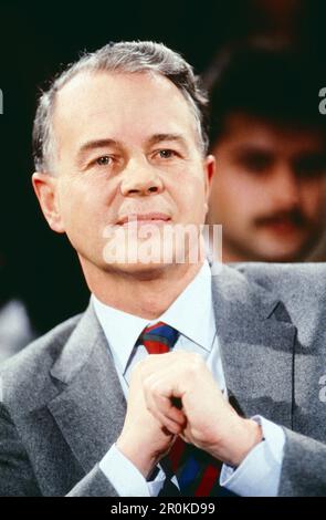 Ernst Albrecht, Ministerpräsident von Niedersachsen, Gast in der NDR Talkshow, Deutschland, 1986. Foto Stock