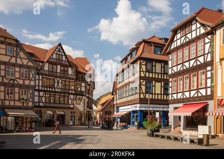 Piazza di Salzbrücke con case colorate a graticcio., Schmalkalden, Turingia, Germania, Europa Foto Stock