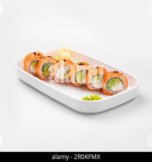 Porzione di Philadelphia sushi roll con avocado Foto Stock