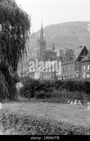 Die Sankt Bonifatius-Kirche in Lorchhausen, Lorch, 1961. Chiesa di San Bonifacio a Lorchhausen, Lorch, 1961. Foto Stock