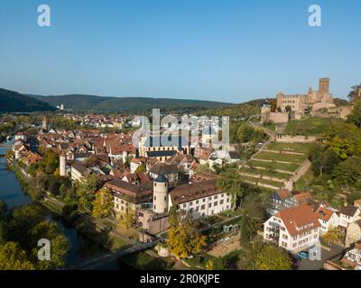 Antenna del castello di Burg Wertheim e della città vecchia di Altstadt, Wertheim, Spessart-Mainland, Franconia, Baden-Württemberg, Germania Foto Stock