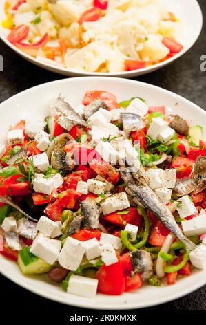 Buffet di insalate, cibo greco, hotel Agia Galini, Creta, Grecia, Europa Foto Stock