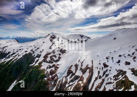 USA, Alaska, Juneau, ariel viste del bellissimo paesaggio dell'Alaska visto dall'elicottero, il tour in elicottero a bordo di un cane ti porta sopra il ghiacciaio Taku Foto Stock