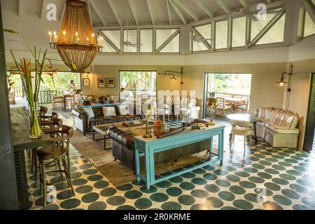 BELIZE, Punta Gorda, Toledo, all'interno della lobby principale del Belize Lodge e della Jungle Farm di BELIZE Foto Stock