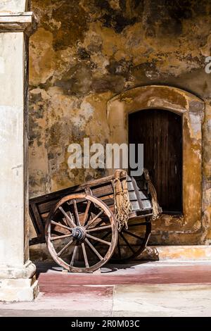 Carrello di legno, Fortezza San Felipe del Morro, San Juan, Puerto Rico, Caraibi, USA Foto Stock