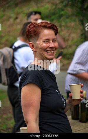 Ritratto di felice redhair donna matura in natura Foto Stock