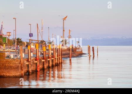 Porto di Meersburg sul lago di Costanza, Baden, Baden-Wuerttemberg, Germania meridionale, Europa centrale, Europa Foto Stock