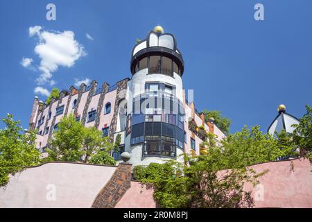 Hundertwasserhaus Cittadella Verde di Friedensreich Hundertwasser, Magdeburgo, Sassonia-Anhalt Foto Stock