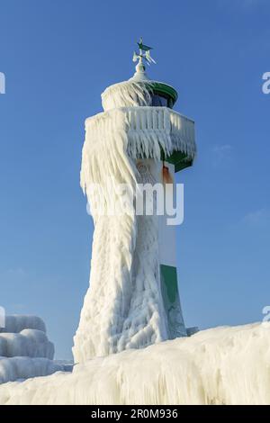 Faro Molenfeuer Sassnitz sulla Ostmole, Sassnitz, penisola di Jasmund, Rügen, Meclemburgo-Vorpommern, Germania settentrionale Foto Stock