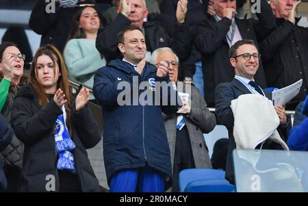 Il presidente di Brighton Tony Bloom durante la partita della Premier League tra Brighton & Hove Albion ed Everton all'American Express Community Stadium , Brighton , Regno Unito - 8th maggio 2023 Foto Simon Dack / Telephoto Images. Solo per uso editoriale. Nessun merchandising. Per le immagini di calcio si applicano le restrizioni di fa e Premier League inc. Nessun utilizzo di Internet/cellulare senza licenza FAPL - per i dettagli contattare Football Dataco Foto Stock