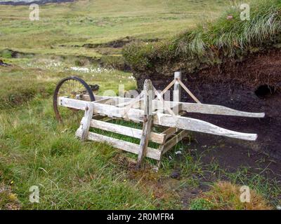 Le Banche della torba sono state tagliate per il combustibile di inverno in Scozia di Shetland Foto Stock