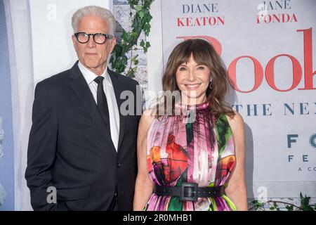 New York, New York, Stati Uniti. 8th maggio, 2023. (NUOVO) "Book Club: Il prossimo capitolo" New York Premiere. 08 maggio 2023, New York, New York, USA: Ted Danson e Mary Steenburgen partecipano alla prima di "Book Club: The Next Chapter" all'AMC Lincoln Square Theater il 08 maggio 2023 a New York City. (Credit Image: © M10S/TheNEWS2 via ZUMA Press Wire) SOLO PER USO EDITORIALE! Non per USO commerciale! Foto Stock