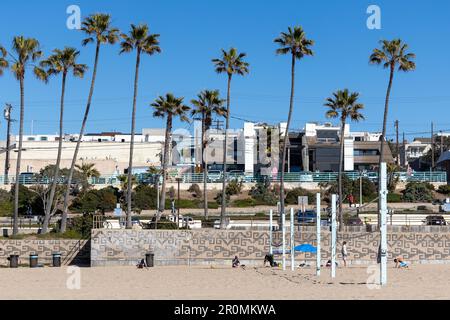 Il campo da pallavolo di Manhattan Beach e le palme in California USA il 9th 2023 febbraio Foto Stock