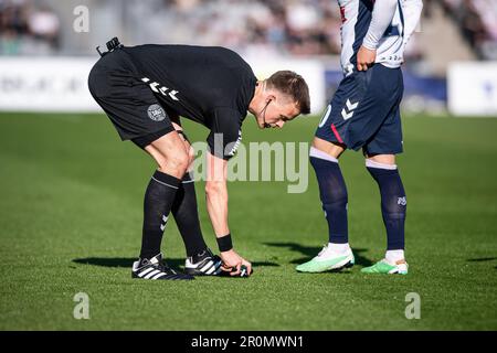 Aarhus, Danimarca. 07th maggio 2023. L'arbitro Jacob Karlsen visto durante la Superliga match 3F tra Aarhus GF e Viborg FF al Ceres Park di Aarhus. (Photo credit: Gonzales Photo - Morten Kjaer). Foto Stock