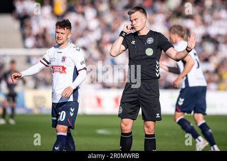 Aarhus, Danimarca. 07th maggio 2023. L'arbitro Jacob Karlsen visto durante la Superliga match 3F tra Aarhus GF e Viborg FF al Ceres Park di Aarhus. (Photo credit: Gonzales Photo - Morten Kjaer). Foto Stock