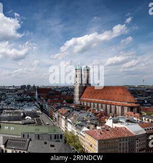 Vista della Frauenkirche dalla torre del municipio, dal nuovo municipio, da Monaco, dalla Baviera, dalla Germania Foto Stock