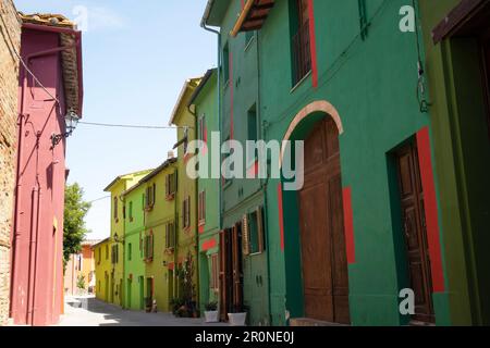 Documentazione fotografica delle case colorate di Ghizzano Pisa Italia Foto Stock