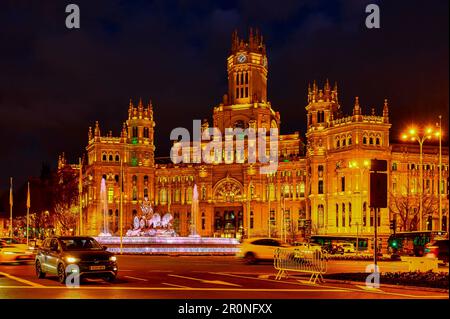 Edificio architettonico e scena notturna a Madrid, Spagna. Madrid è la capitale e la città più popolosa della Spagna. Foto Stock