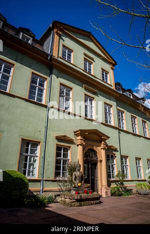 Völkerkundemuseum, un museo etnografico specializzato in arte e oggetti etnografici provenienti da Asia, Africa e Oceania, Heidelberg, Germania Foto Stock