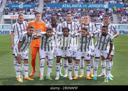 Bergamo, Italia. 7th maggio, 2023. Italia, Bergamo, maggio 7 2023: Linea di partenza della Juventus FC in campo centrale per foto di squadra durante la partita di calcio ATALANTA BC vs JUVENTUS FC, Serie A Tim 2022-2023 day34 Gewiss Stadium (Credit Image: © Fabrizio Andrea Bertani/Pacific Press via ZUMA Press Wire) SOLO USO EDITORIALE! Non per USO commerciale! Foto Stock