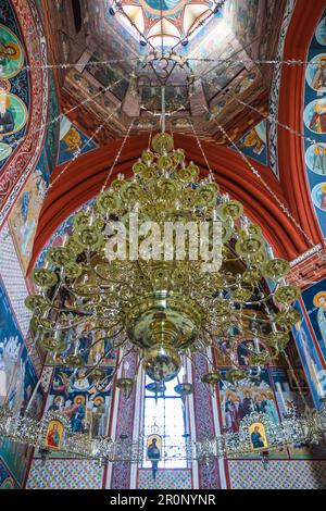 Lampadario all'interno del monastero degli uomini cristiani ortodossi orientali di Suprasl Lavra in Polonia del XVI secolo Foto Stock