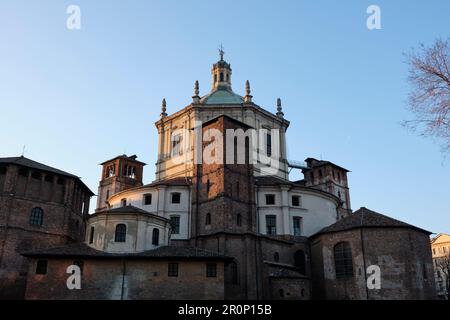 La Basilica di San Lorenzo Maggiore è una chiesa cattolica romana nella città di Milano nella regione Lombardia del Nord Italia Foto Stock