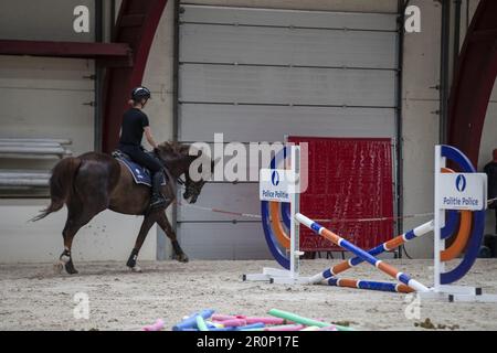 Rebecq, Belgio. 09th maggio, 2023. La figura mostra la Royal Escort belga martedì 09 maggio 2023 a Rebecq. L'Escort reale belga è un'unità a cavallo della polizia federale che accompagna il re da quasi 85 anni durante varie cerimonie ufficiali e le visite ufficiali dei capi di stato stranieri. FOTO DI BELGA NICOLAS MAETERLINCK Credit: Belga News Agency/Alamy Live News Foto Stock