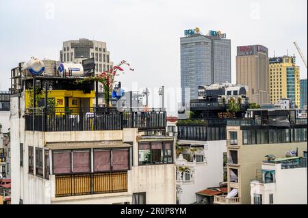Vista sul tetto di una parte del centro della città di Hanoi, Vietnam. Foto Stock