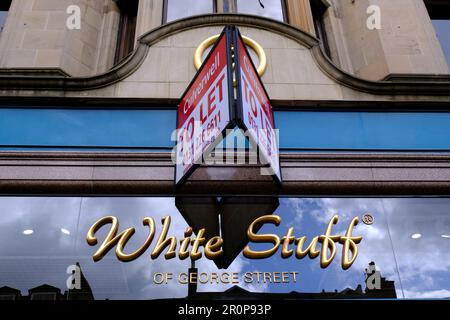 Insegna del negozio White Stuff, negozio di abbigliamento, George Street, Edimburgo, Scozia Foto Stock