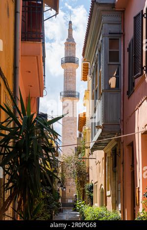 Minareto dell'ex moschea Neradje o Neradjes nella città vecchia di Rethymno, Creta Foto Stock