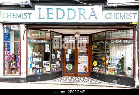 Leddra Chemist, 7 Fore Street, Saint Ives, Cornovaglia, Inghilterra, REGNO UNITO. Foto Stock