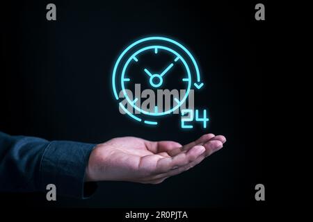 Mani con il simbolo di on Worldwide 24 7service, Worldwide non-stop Foto Stock