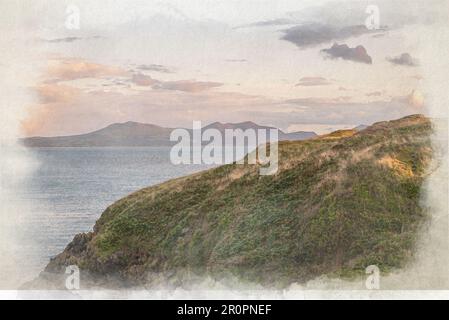 Un dipinto digitale ad acquerello di una vista della penisola di llyn da Ynys Llanddwyn, Ynys Mon, Cymru, al tramonto. Foto Stock