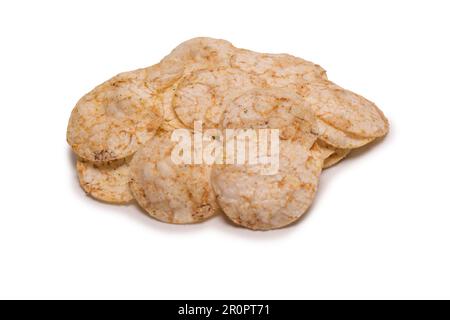 Patatine di riso isolate su sfondo bianco. Foto Stock