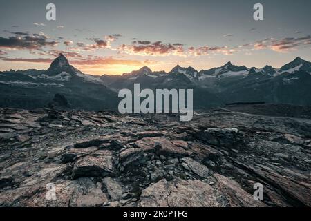 Monte Cervino vicino a Zermatt durante il tramonto. Bellissimo paesaggio naturale in Svizzera, Europa. Paesaggio montano in estate. Foto Stock