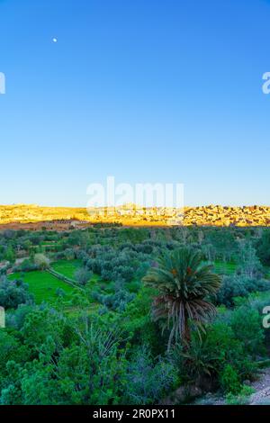 Vista della valle del fiume Dades, e della città Boumalne Dades, nel centro del Marocco Foto Stock