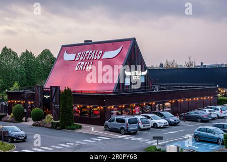 Ristorante della compagnia di ristorante a tema Buffalo Grill | Restaurant de la chaine de restauration a tema Buffalo Grill dans un parc d'activite com Foto Stock