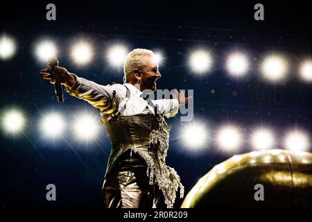 Amsterdam, Paesi Bassi. 09th maggio, 2023. AMSTERDAM - il cantante e cantautore britannico Sam Smith durante una performance nello Ziggo Dome come parte del suo nuovo album Gloria. ANP PAUL BERGEN netherlands out - belgium out Credit: ANP/Alamy Live News Foto Stock