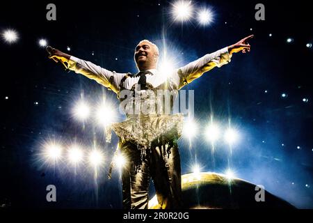 Amsterdam, Paesi Bassi. 09th maggio, 2023. AMSTERDAM - il cantante e cantautore britannico Sam Smith durante una performance nello Ziggo Dome come parte del suo nuovo album Gloria. ANP PAUL BERGEN netherlands out - belgium out Credit: ANP/Alamy Live News Foto Stock