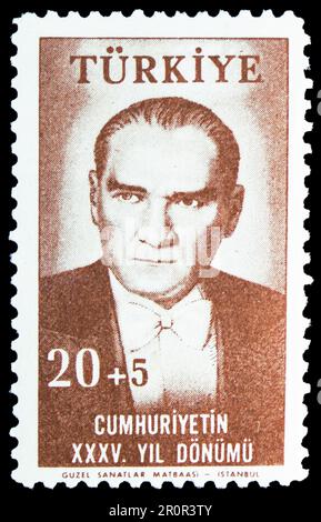 MOSCA, RUSSIA - 08 APRILE 2023: Francobollo stampato in Turchia mostra Repubblica, serie, circa 1958 Foto Stock