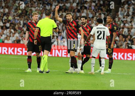 Madrid, Spagna. 09th maggio, 2023. Ruben Dias di Manchester City in azione durante la Champions League Semifinale 1 tra il Real Madrid e Manchester City allo stadio Santiago Bernabeu di Madrid, Spagna, il 9 maggio 2023. Credit: Edward F. Peters/Alamy Live News Foto Stock