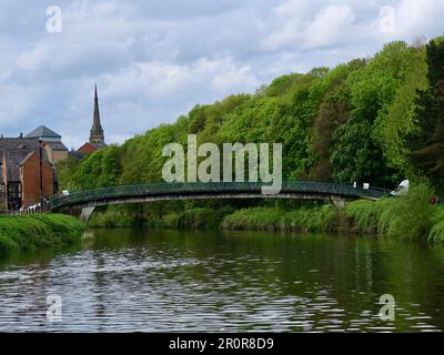 Durham, Regno Unito - 9 maggio 2023: Kingsgate passerella attraverso il fiume usura. Foto Stock