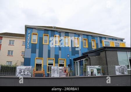 Cattedrale Youth Club sulla proprietà Fontana protestante a Derry Foto Stock