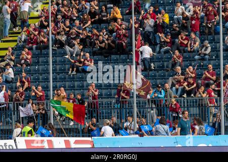 Empoli, Italia. 08th maggio, 2023. Fan di Salernitana durante Empoli FC vs US Salernitana, calcio italiano Serie A match in Empoli, Italy, May 08 2023 Credit: Independent Photo Agency/Alamy Live News Foto Stock