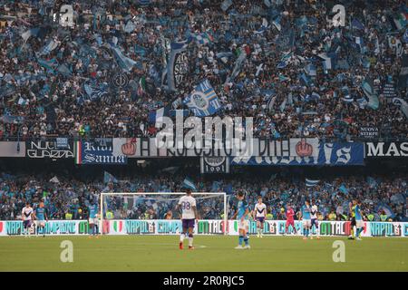 Napoli, Italia, 7th maggio 2023. Una visione generale come banner offensivo è esposta durante la Serie A Match allo Stadio Diego Armando Maradona, Napoli. L'immagine di credito dovrebbe essere: Jonathan Moskrop / Sportimage Foto Stock