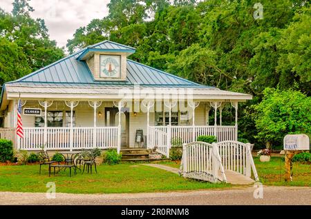 Lighthouse Bakery offre un luogo pittoresco per la colazione a Dauphin Island, Alabama, il 29 aprile 2023. Foto Stock