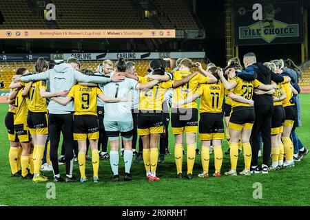 Wolverhampton, Regno Unito. 09th maggio, 2023. Wolverhampton, Inghilterra, 9th 2023 maggio: Guazzabuglio del team dei lupi a tempo pieno della finale della Birmingham County Cup tra Wolverhampton Wanderers e Stourbridge allo stadio Molineux di Wolverhampton, Inghilterra (Natalie Mincher/SPP) Credit: SPP Sport Press Photo. /Alamy Live News Foto Stock